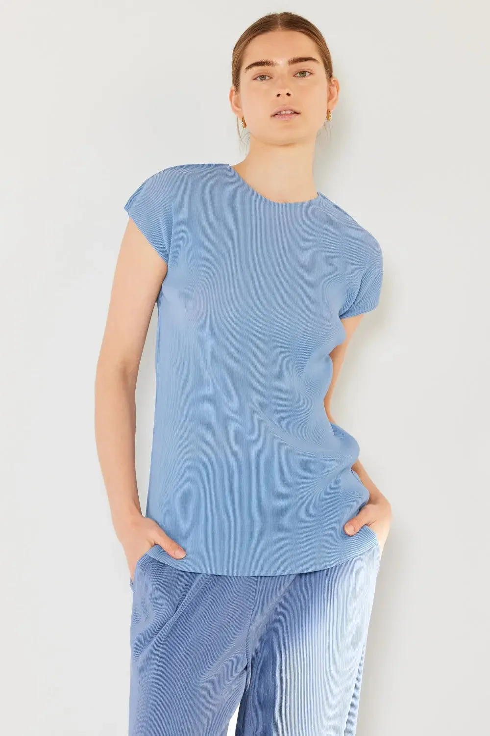 women rib pleated cap sleeve top